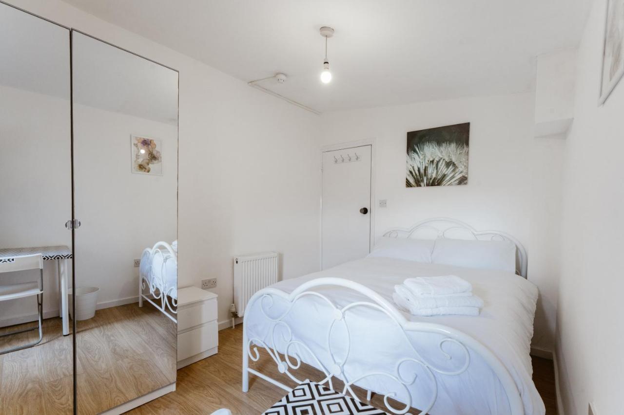 Mile End Double Rooms 27 Guest House Londra Exterior foto