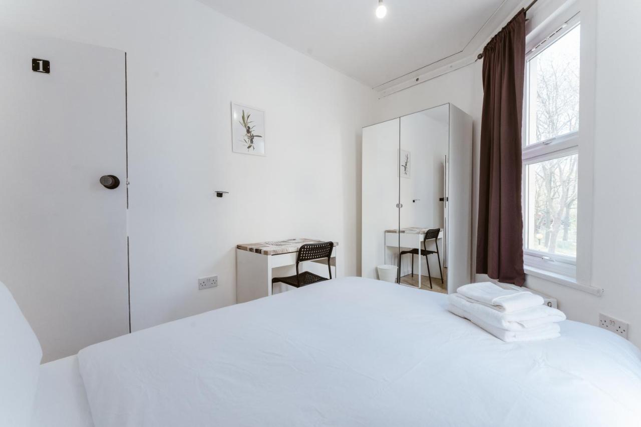 Mile End Double Rooms 27 Guest House Londra Exterior foto