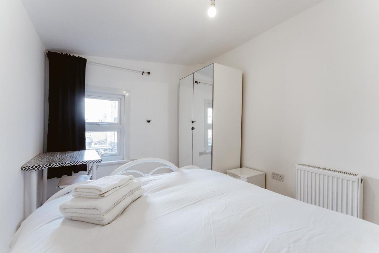 Mile End Double Rooms 27 Guest House Londra Exterior foto