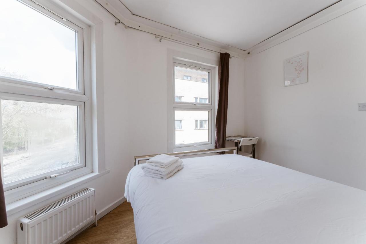 Mile End Double Rooms 27 Guest House Londra Exterior foto