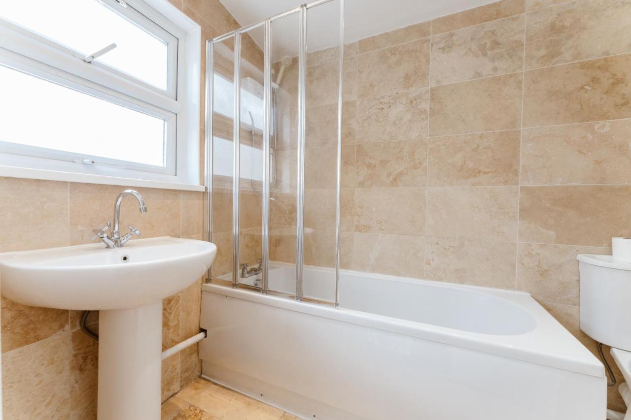 Mile End Double Rooms 27 Guest House Londra Exterior foto