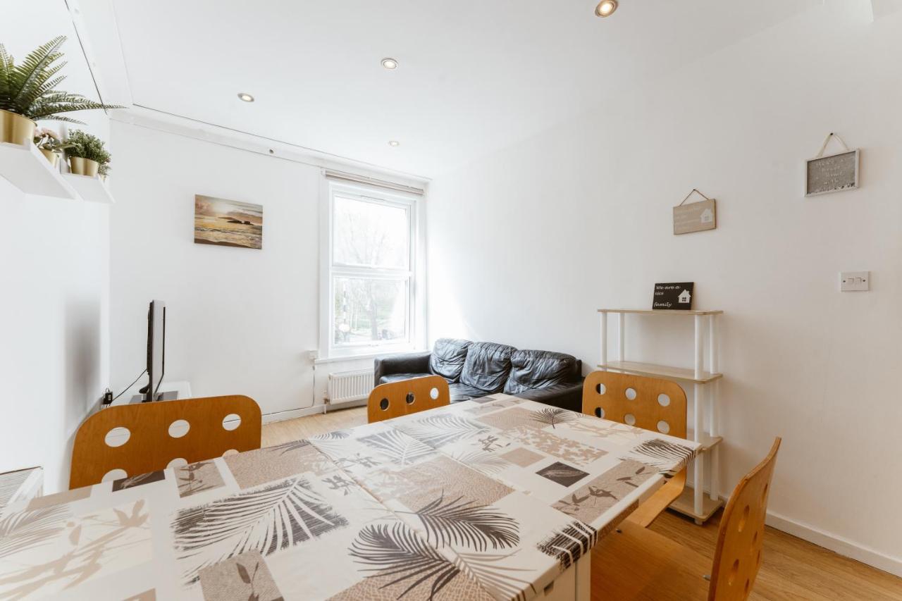 Mile End Double Rooms 27 Guest House Londra Exterior foto