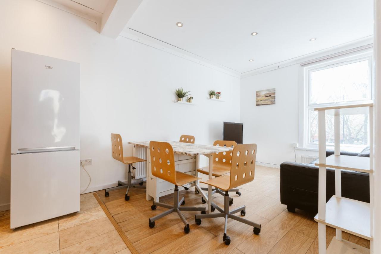 Mile End Double Rooms 27 Guest House Londra Exterior foto