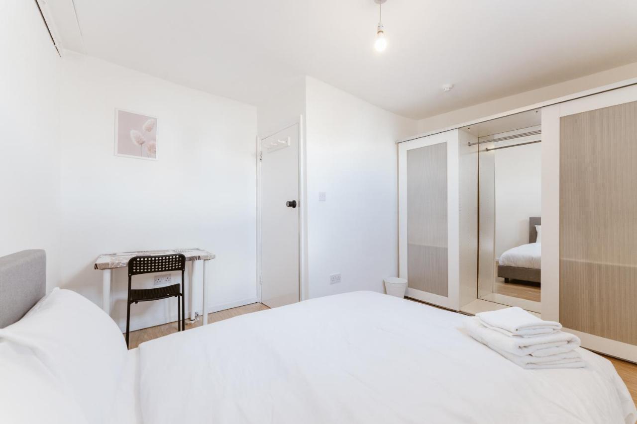 Mile End Double Rooms 27 Guest House Londra Exterior foto