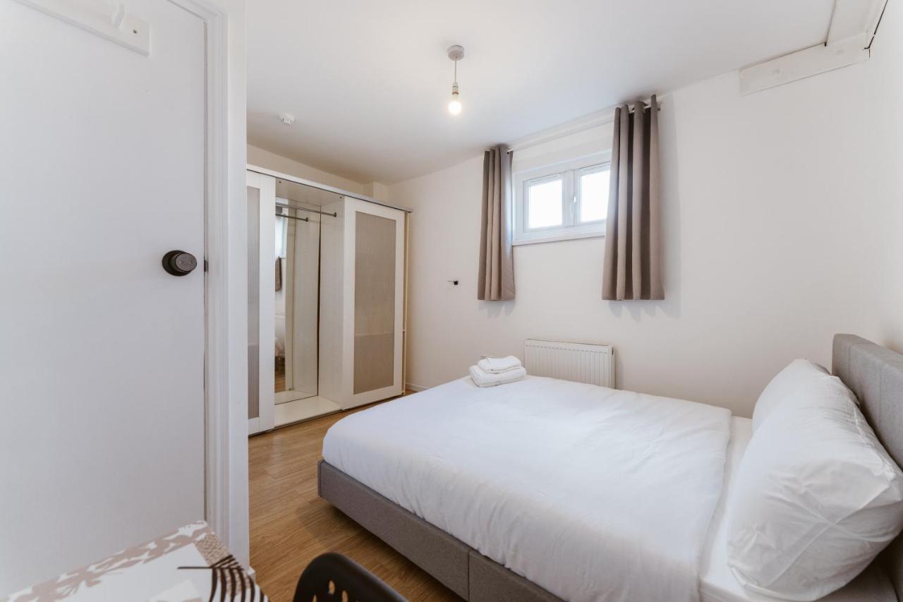 Mile End Double Rooms 27 Guest House Londra Exterior foto